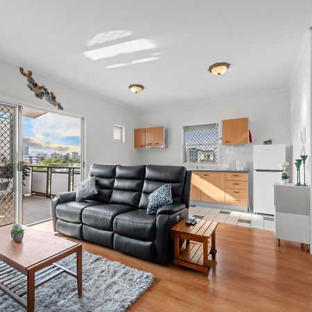 Book Now For Anzac Day Long Weekend By Custom Bnb Hosting Brisbane Esterno foto